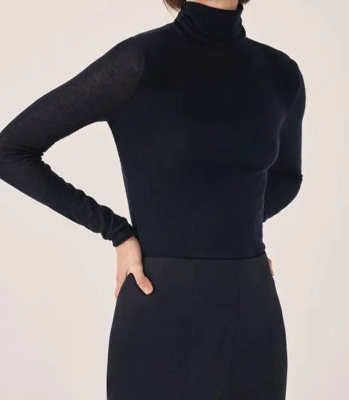 CASHMERE FEATHERWEIGHT TURTLENECK